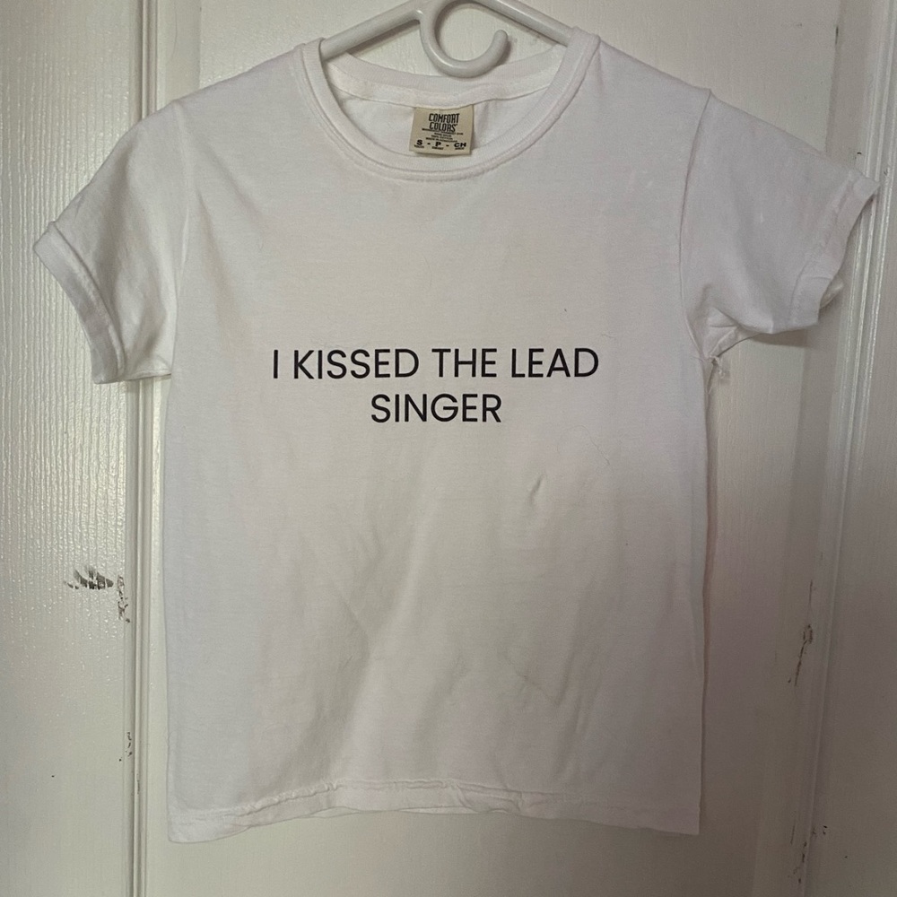 NWOT y2k baby tee 🎤